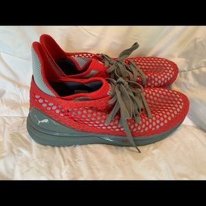 Like new Puma running shoes